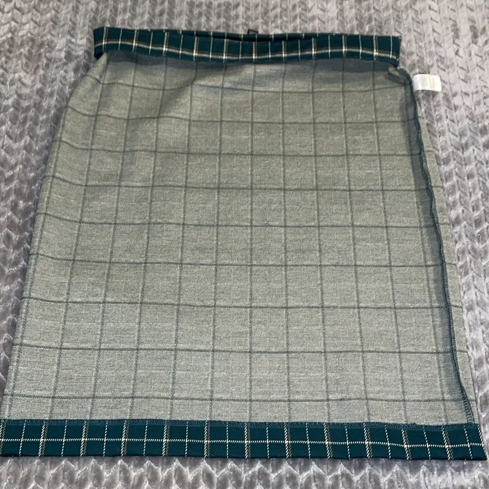 Ann Taylor Elastic Waist Midi Skirt.  Size Large.  Plaid.  Green & White.